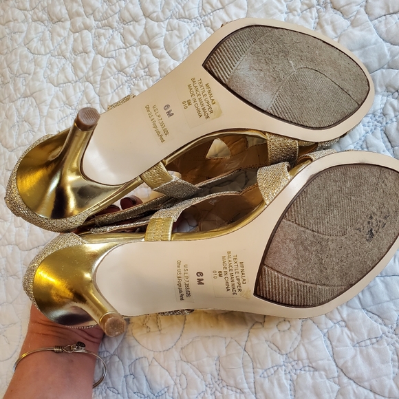 Marc Fisher NWOT Nala gold sparkly heels 6 M - Picture 4 of 12